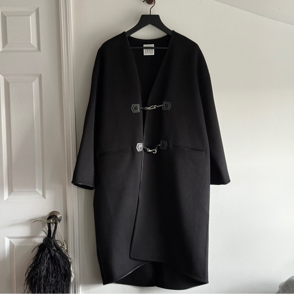 Totême Clasp Coat in Black